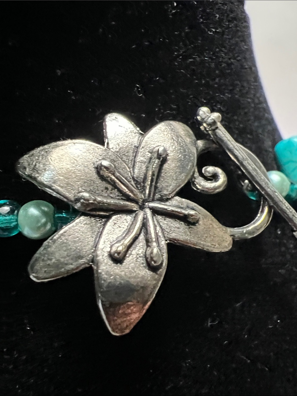Howlite stone Beaded Necklace with Pale Green stone Accents - Picture 5 of 6